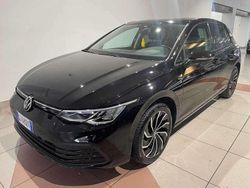 Nero Usata 2022 VW Golf VIII Life Tre volumi | 17.900 € (Buon prezzo)