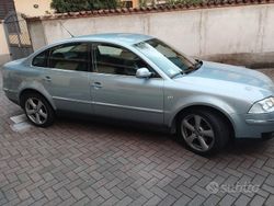Blu/azzurro Usata 2003 VW Passat Highline Tre volumi | 5000 €