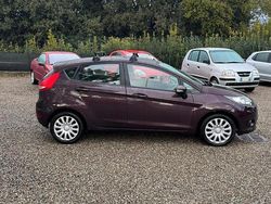Viola Usata 2010 Ford Fiesta Titanium Tre volumi | 2890 € (Buon prezzo)