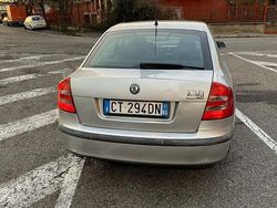 Usata 2004 Skoda Octavia Tre volumi | 2000 €