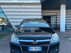 Nero Usata 2006 Opel Astra Cosmo Tre volumi | 1950 € (Buon prezzo)