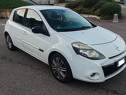 Bianco Usata 2011 Renault Clio II Due volumi | 4900 € (Molto cara)