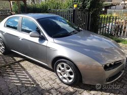 Usata 2013 Alfa Romeo 159 Tre volumi | 2500 € (Buon prezzo)