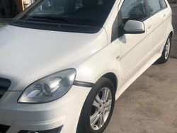 Bianco Usata 2011 Mercedes B180 Monovolume | 3300 €