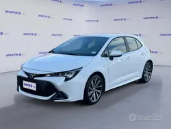 Bianco Usata 2023 Toyota Corolla Active Tre volumi | 22.490 € (Ottimo prezzo)
