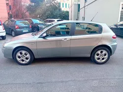 Grigio Usata 2005 Alfa Romeo 147 Distinctive Due volumi | 1700 € (Buon prezzo)