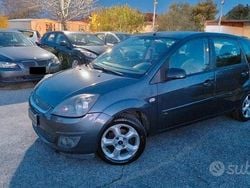 Grigio Usata 2007 Ford Fiesta Zetec Due volumi | 2500 € (Buon prezzo)