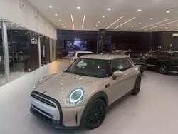 Grigio metallizzato Usata 2022 Mini Cooper Classic Due volumi | 20.990 € (Ottimo prezzo)
