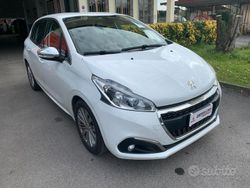 Bianco Usata 2019 Peugeot 208 Allure Due volumi | 10.700 € (Buon prezzo)