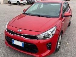 Rosso Usata 2017 Kia Rio Active Tre volumi | 8100 € (Buon prezzo)