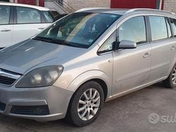 Grigio Usata 2007 Opel Zafira Cosmo Monovolume | 800 € (Super prezzo)