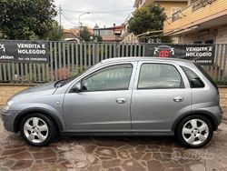Grigio Usata 2005 Opel Corsa Sport Tre volumi | 2300 € (Buon prezzo)