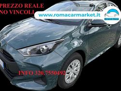 Verde Nuova 2025 Toyota Yaris Hybrid Active Tre volumi | 21.490 € (Buon prezzo)