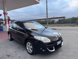 Nero Usata 2010 Renault Mégane Tre volumi | 2750 € (Buon prezzo)