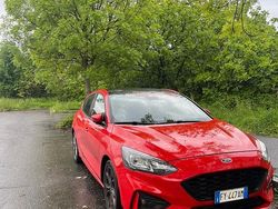 Rosso Usata 2018 Ford Focus Tre volumi | 19.000 € (Molto cara)