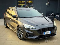 Grigio Usata 2018 Ford Focus ST-Line Station wagon | 11.990 € (Buon prezzo)