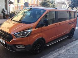 Arancione Usata 2022 Ford Tourneo Active Monovolume | 32.900 € (Buon prezzo)