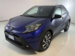 Blue met Usata 2023 Toyota Aygo X Trend SUV | 15.400 € (Cara)