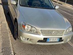 Usata 1999 Lexus IS200 Tre volumi | 5000 €