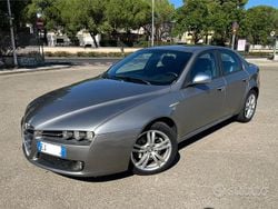 Grigio Usata 2011 Alfa Romeo 159 Tre volumi | 6300 € (Buon prezzo)