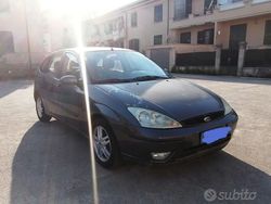 Grigio Usata 2003 Ford Focus Due volumi | 1800 € (Buon prezzo)