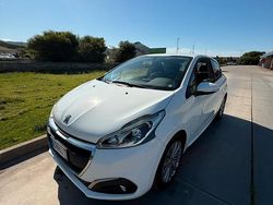 Bianco Usata 2016 Peugeot 208 Due volumi | 4900 € (Ottimo prezzo)
