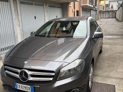 Usata 2015 Mercedes A180 Tre volumi | 7900 € (Ottimo prezzo)