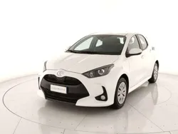 Bianco Usata 2023 Toyota Yaris Active Tre volumi | 15.600 € (Buon prezzo)