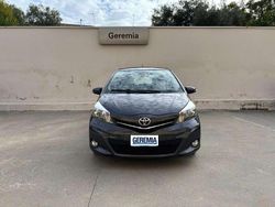 Grigio Usata 2014 Toyota Yaris Active Tre volumi | 8900 € (Ottimo prezzo)
