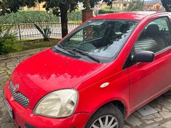 Rosso Usata 2003 Toyota Yaris | 2500 € (Cara)