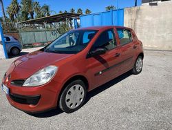 Arancione Usata 2007 Renault Clio II Tre volumi | 1800 € (Buon prezzo)