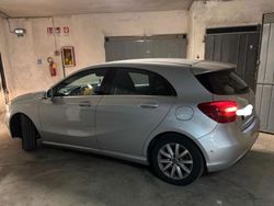 Grigio Usata 2017 Mercedes A180 Tre volumi | 16.500 € (Buon prezzo)