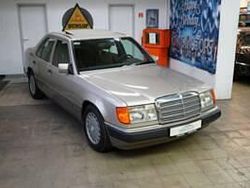 Argento Usata 1990 Mercedes E230 Tre volumi | 9660 €