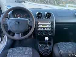 Grigio Usata 2005 Ford Fiesta Due volumi | 2500 € (Cara)