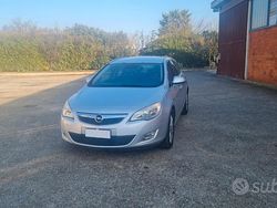 Grigio Usata 2013 Opel Astra Cosmo Station wagon | 3850 € (Buon prezzo)