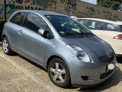Grigio Usata 2006 Toyota Yaris Due volumi | 2900 € (Buon prezzo)