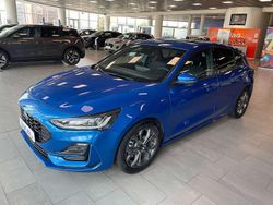 Desert island blue Nuova 2025 Ford Focus ST-Line Tre volumi | 24.700 € (Buon prezzo)