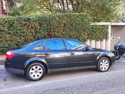 Nero Usata 2001 Audi A4 Tre volumi | 2900 €