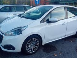 Bianco Usata 2017 Peugeot 208 Allure Due volumi | 4700 € (Ottimo prezzo)