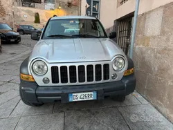 Usata 2009 Jeep Cherokee Sport SUV | 6400 € (Buon prezzo)