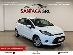 Bianco Usata 2010 Ford Fiesta Titanium Tre volumi | 4500 € (Buon prezzo)