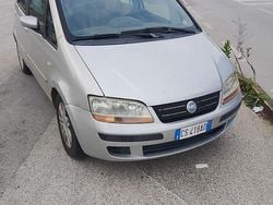 Grigio Usata 2005 Fiat Idea Monovolume | 2300 € (Buon prezzo)