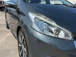 Grigio Usata 2016 Peugeot 208 Allure Due volumi | 5500 € (Ottimo prezzo)