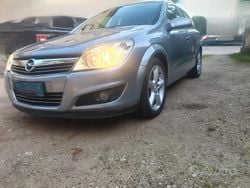 Usata 2008 Opel Astra Tre volumi | 2100 € (Cara)
