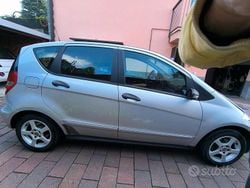Grigio Usata 2009 Mercedes A180 Elegance Tre volumi | 4000 € (Buon prezzo)