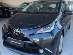 Blu Usata 2017 Toyota Aygo X-play Due volumi | 9100 € (Buon prezzo)