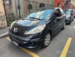 Grigio Usata 2007 Peugeot 207 Tre volumi | 2500 € (Buon prezzo)