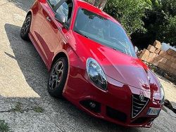 Rosso Usata 2016 Alfa Romeo Giulietta Due volumi | 10.500 € (Cara)