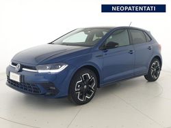 Reef blue metallizzato nero Nuova 2025 VW Polo R-line Plus Tre volumi | 26.640 € (Buon prezzo)