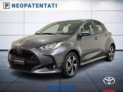 Grigio Usata 2024 Toyota Yaris Hybrid Trend Tre volumi | 20.900 € (Buon prezzo)